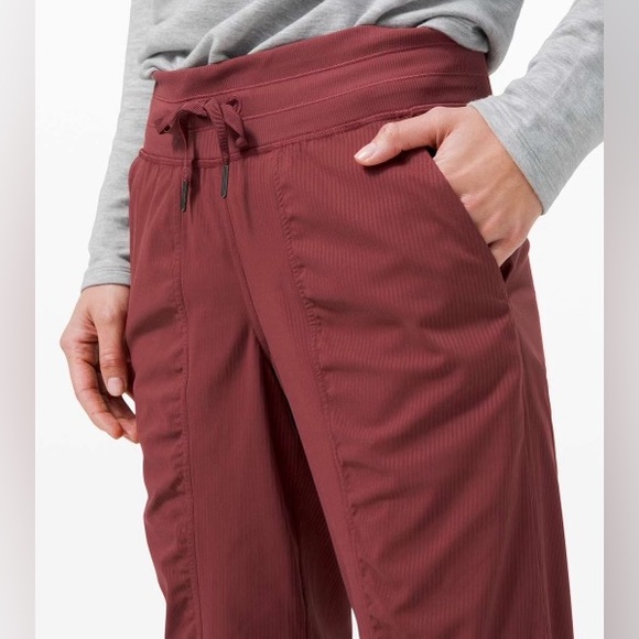 Lululemon Joggers in Garnet Wine size 4!! - Picture 5 of 6